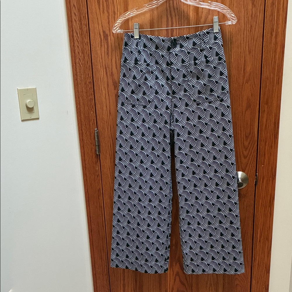 Jones New York Black and White Patterned Cropped Pants, Size 2